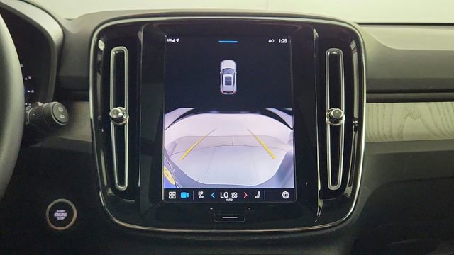 Used 2025 Volvo XC40 B5 Plus w/ Protection Package Premier AWD/4WD image 19