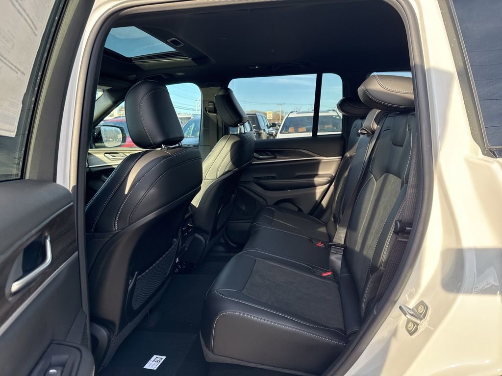 New 2026 Jeep Grand Cherokee Laredo image 24