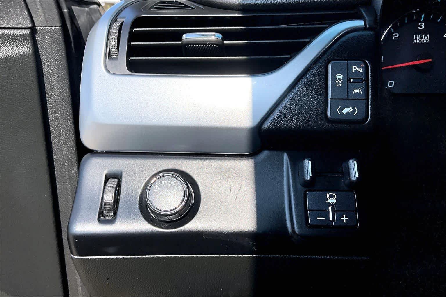 Used 2018 Chevrolet Tahoe Premier RWD image 36