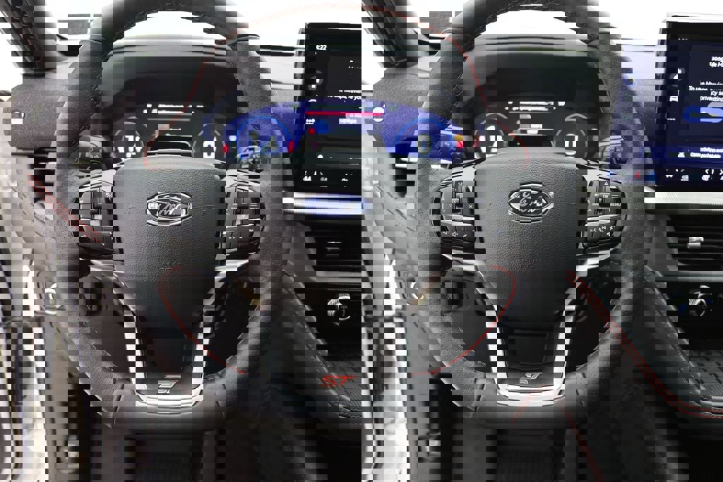 Used 2025 Ford Explorer ST AWD/4WD image 19