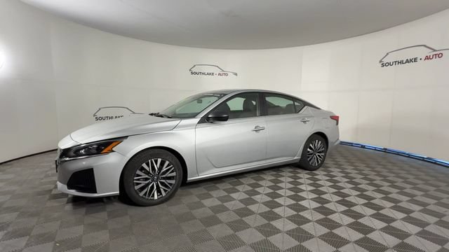 Used 2024 Nissan Altima 2.5 SV FWD image 5