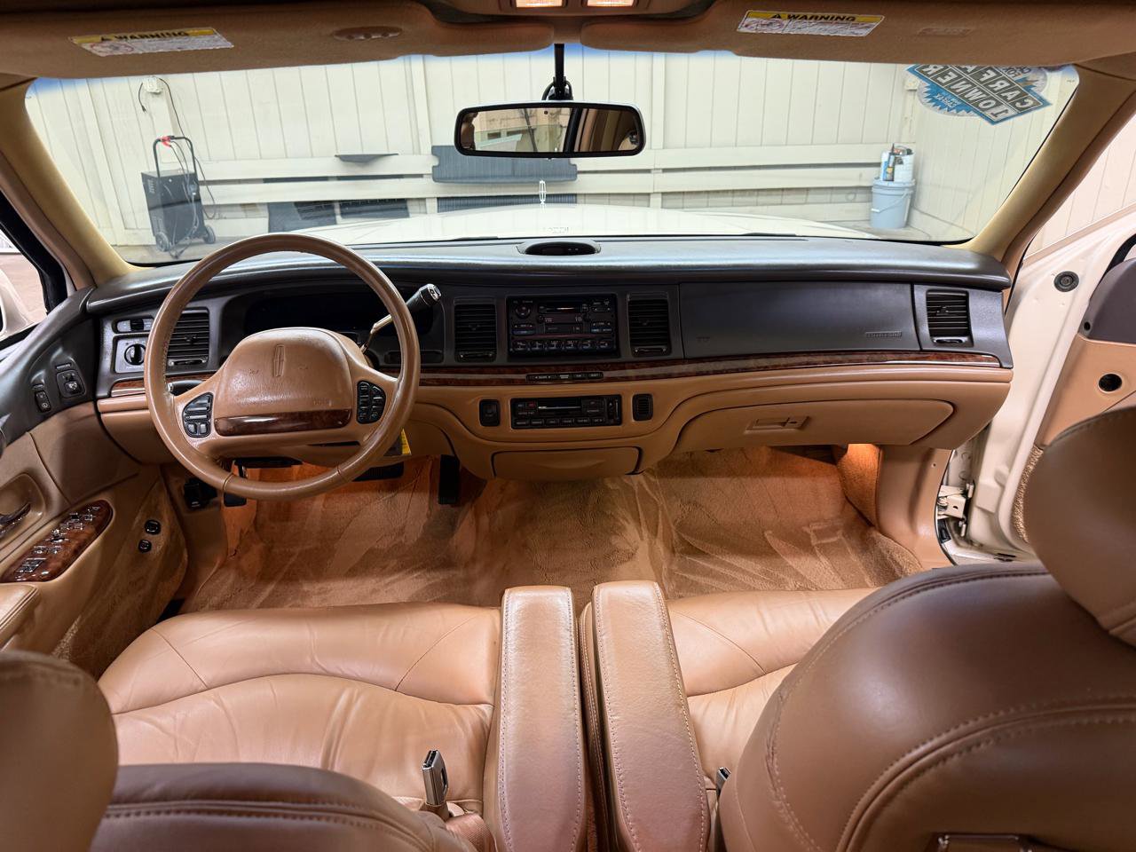 Used 1996 Lincoln Town Car Signature image 8
