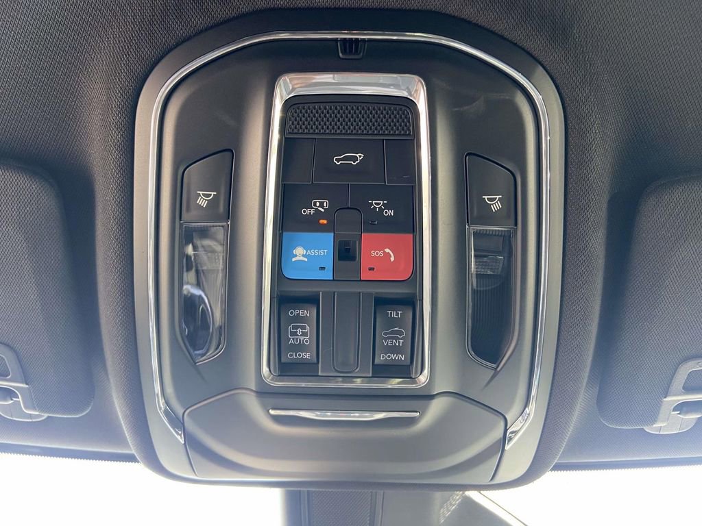 Used 2024 Jeep Grand Cherokee L Altitude image 23