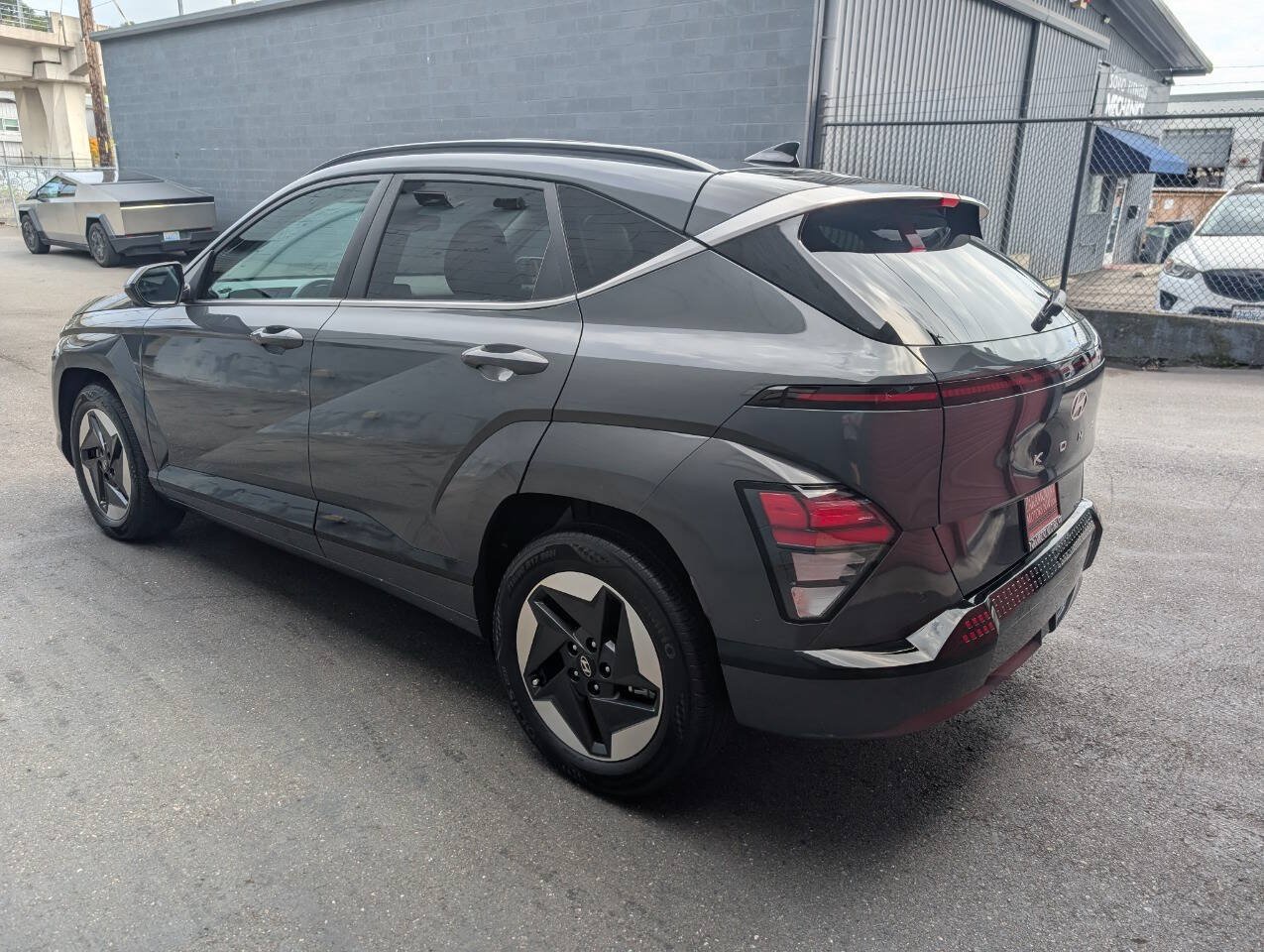 Used 2024 Hyundai Kona Limited FWD image 5