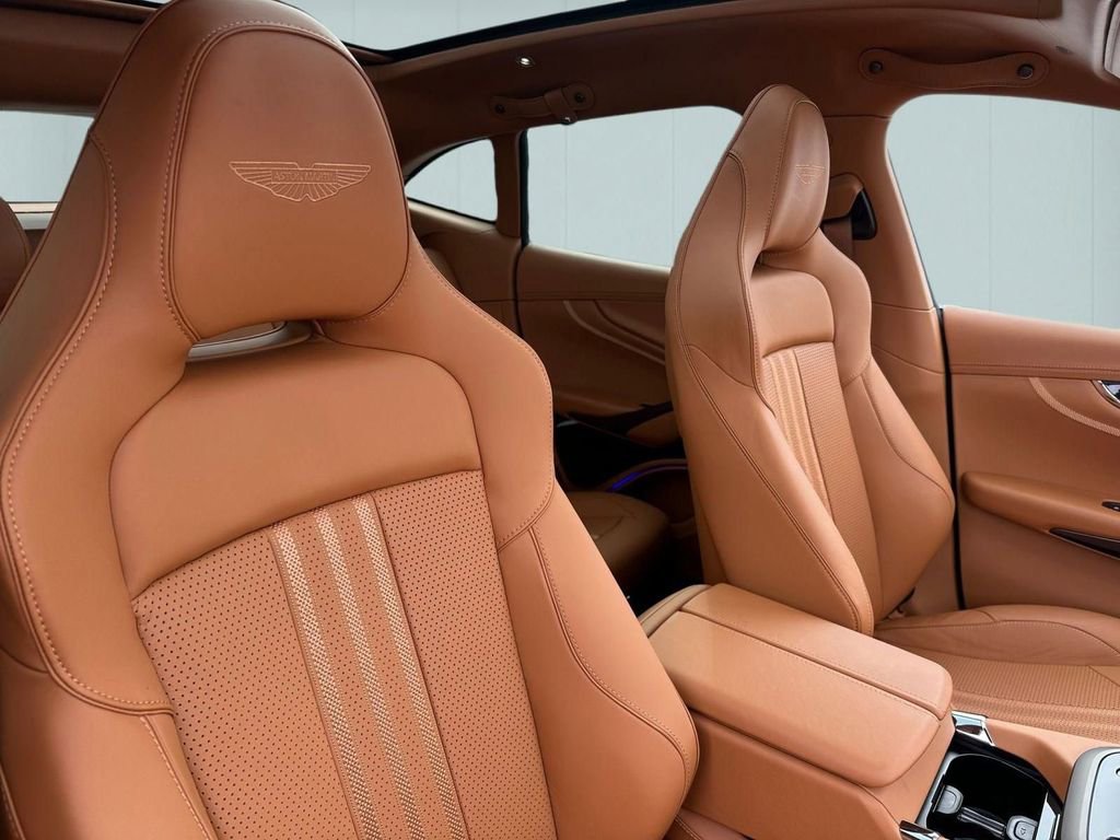New 2026 Aston Martin DBX 707 image 35