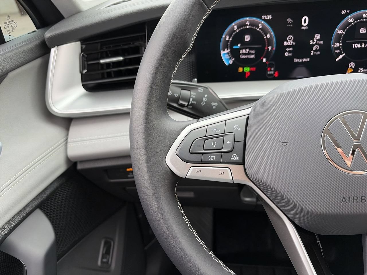 New 2026 Volkswagen Tiguan SE AWD/4WD image 19