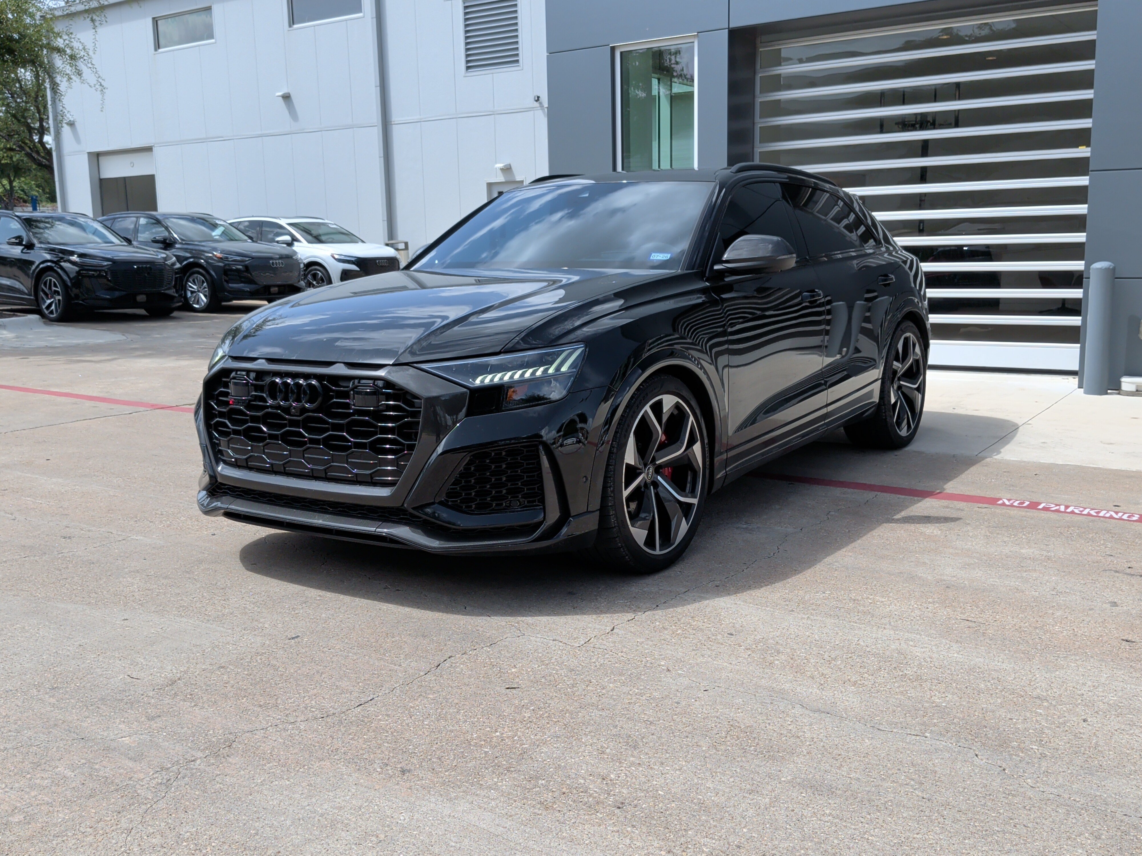 Used 2023 Audi RS Q8 w/ Black Optic Package AWD/4WD image 3