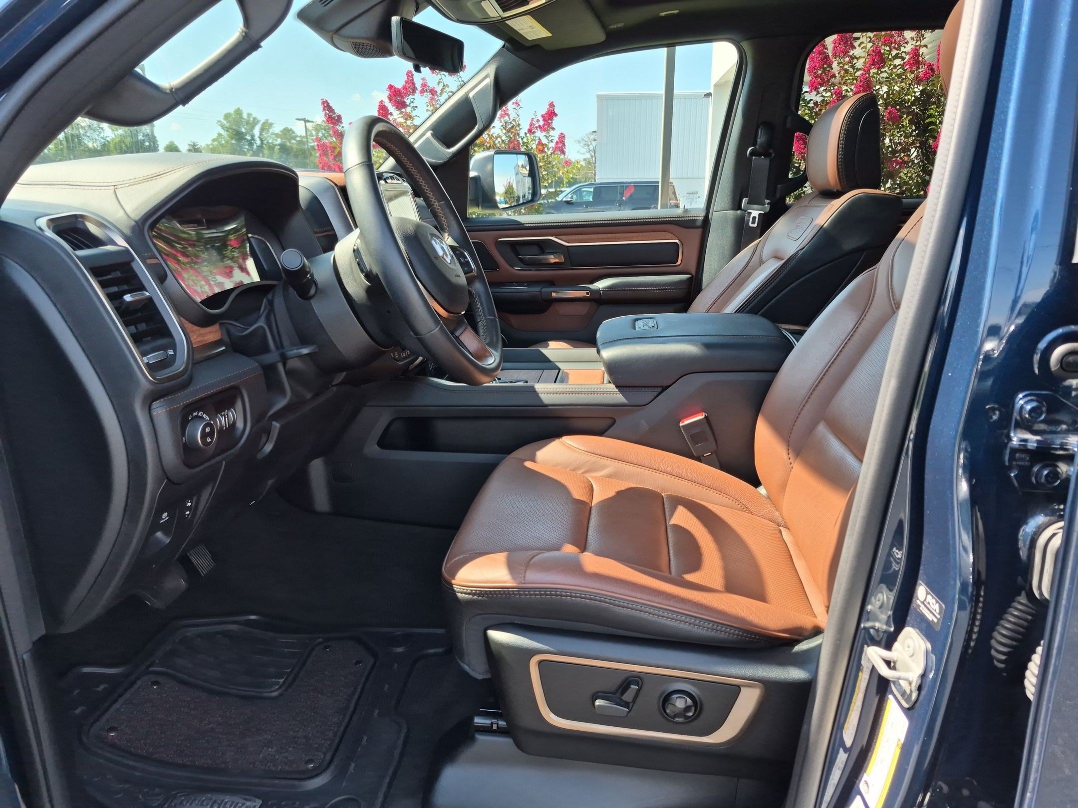 Used 2024 RAM 1500 Limited AWD/4WD image 11