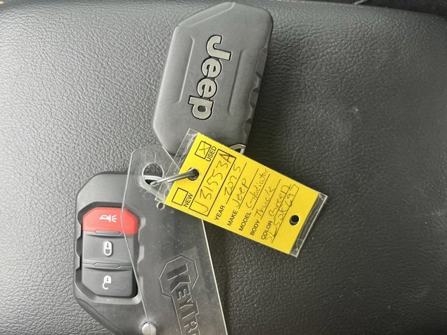 Used 2025 Jeep Gladiator Sport image 13