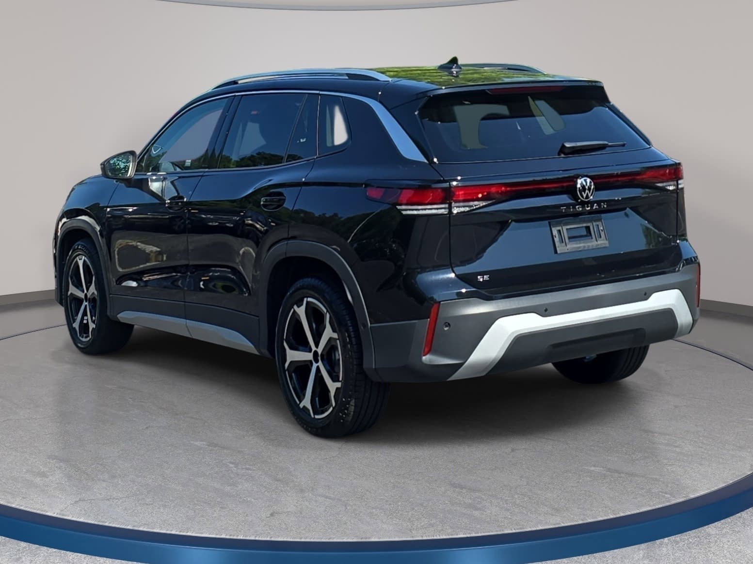 New 2026 Volkswagen Tiguan SE FWD image 7