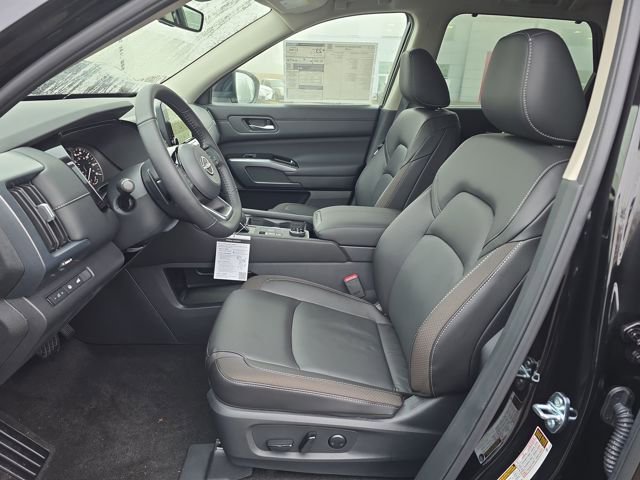 New 2025 Nissan Pathfinder SL w/ Black Appearance Package image 15