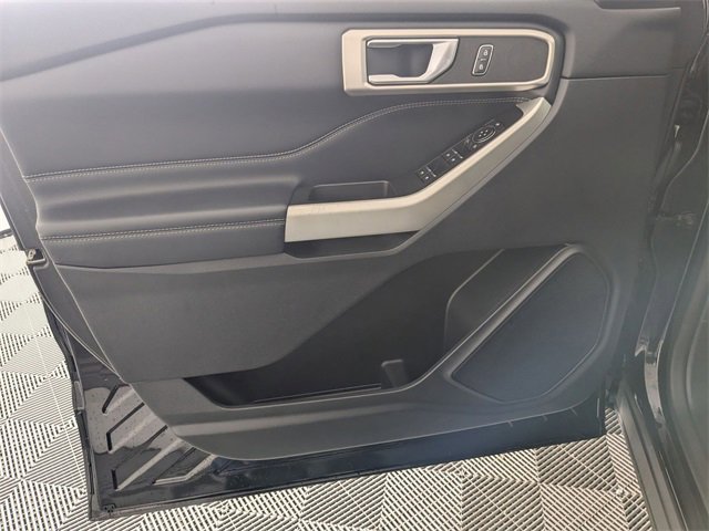 Used 2021 Ford Explorer XLT w/ Equipment Group 202A image 10