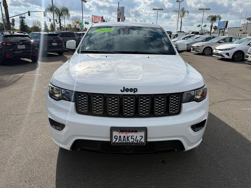 Used 2022 Jeep Grand Cherokee Laredo X image 2