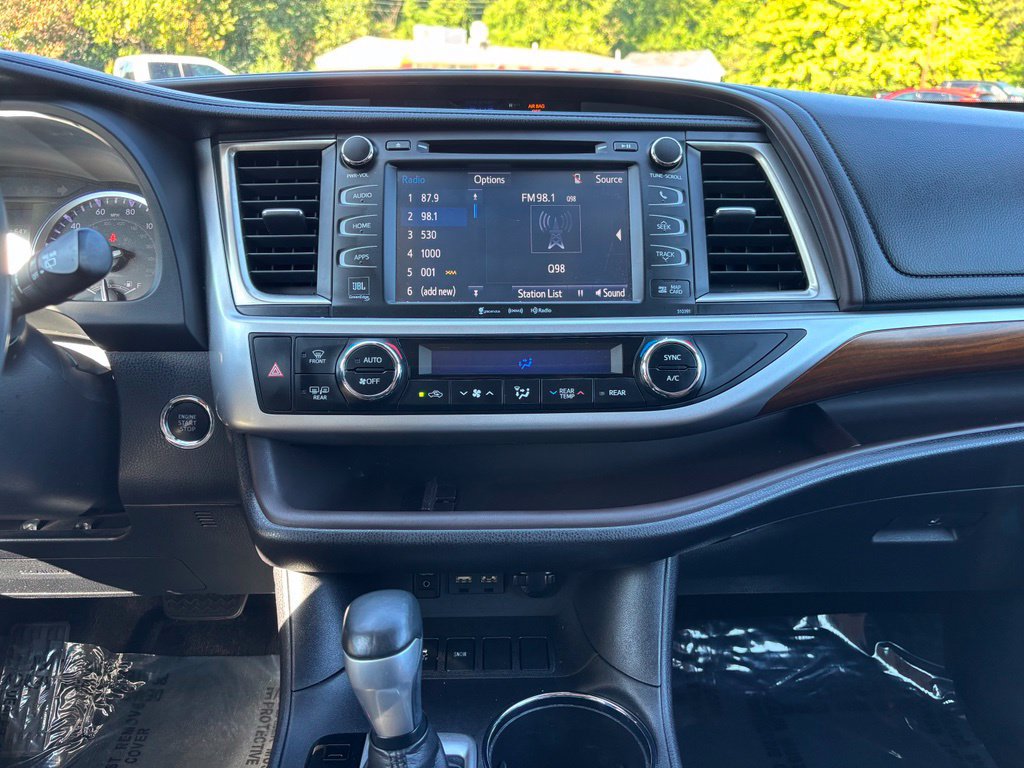 Used 2019 Toyota Highlander Limited FWD image 32