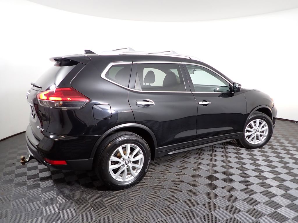 Used 2017 Nissan Rogue SV image 18