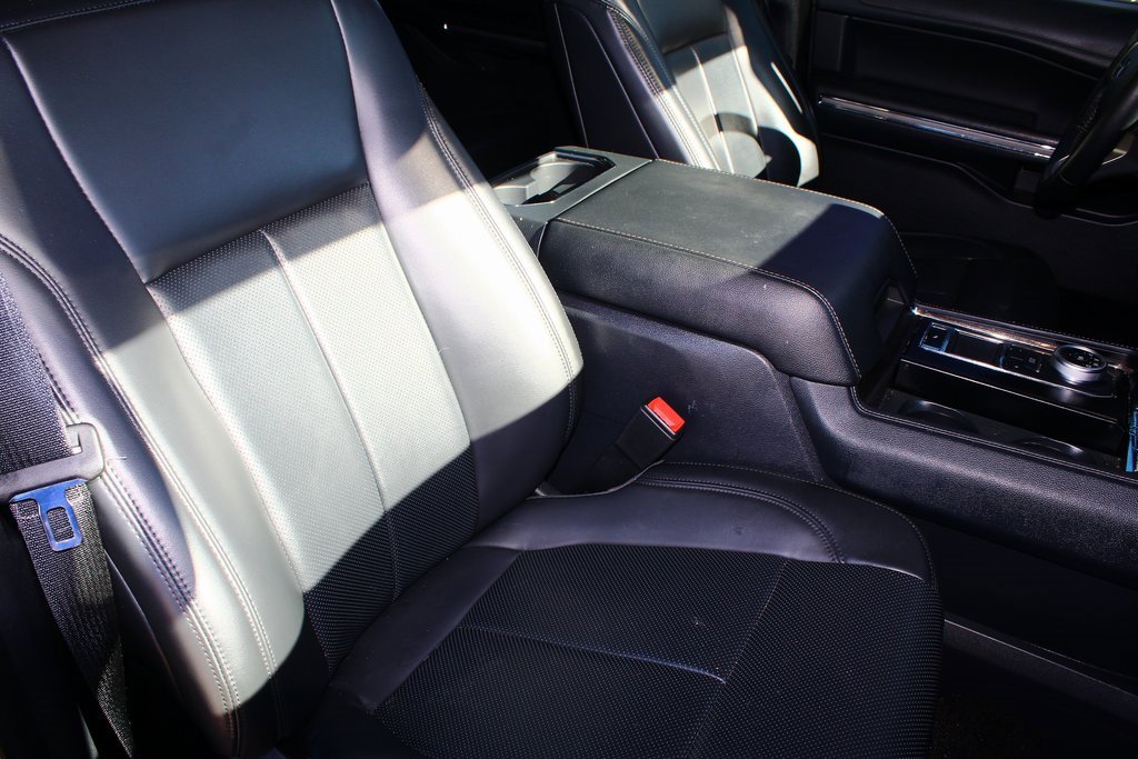 Used 2023 Ford Expedition Max XLT image 7