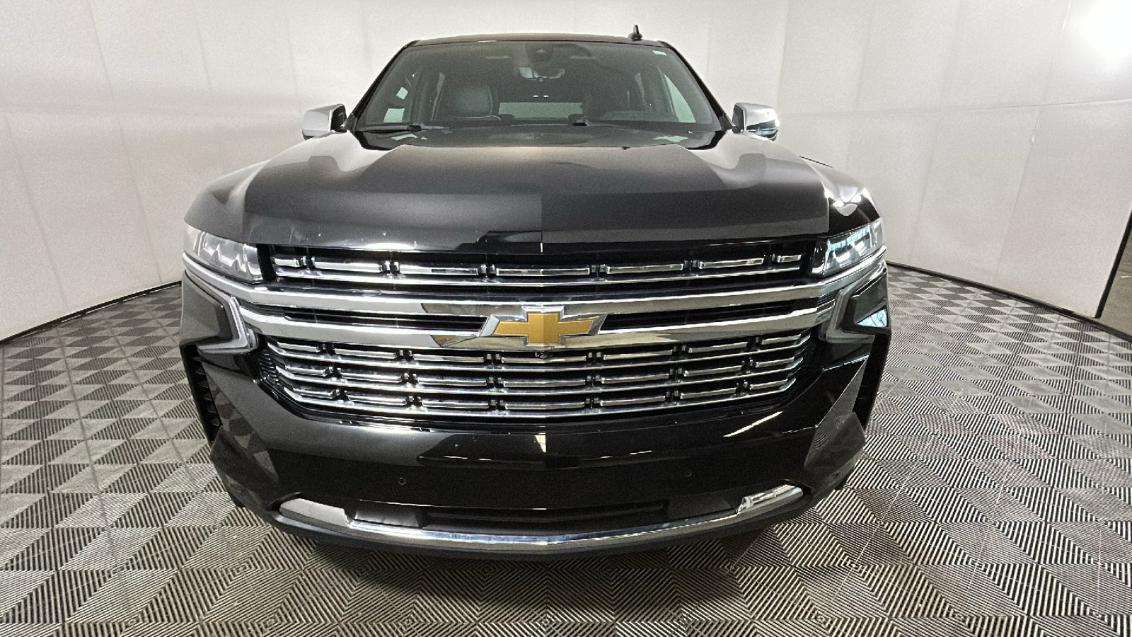 Used 2021 Chevrolet Suburban Premier w/ Premium Package RWD image 9