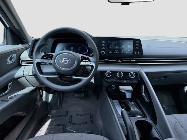 Certified 2025 Hyundai Elantra SE FWD image 21
