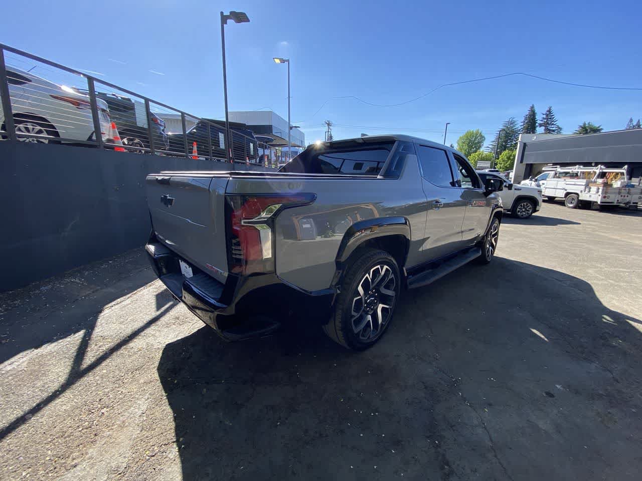 Used 2025 Chevrolet Silverado EV RST AWD/4WD image 6