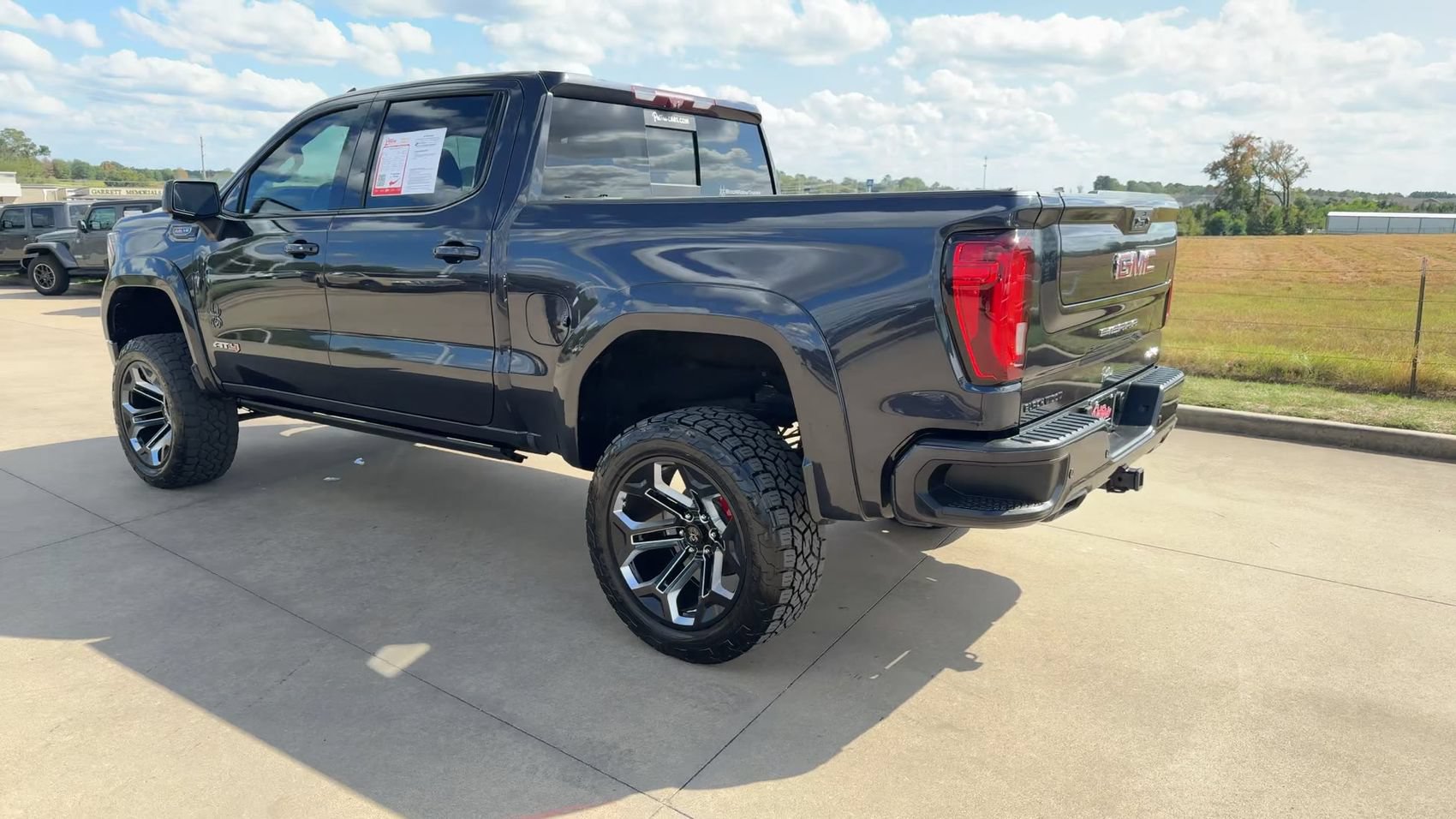 Used 2023 GMC Sierra 1500 AT4 w/ AT4 Premium Package AWD/4WD image 7