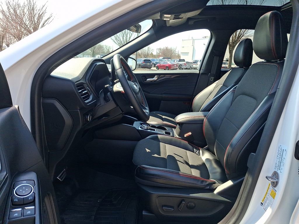 Used 2023 Ford Escape ST-Line w/ Tech Pack #1 AWD/4WD image 15
