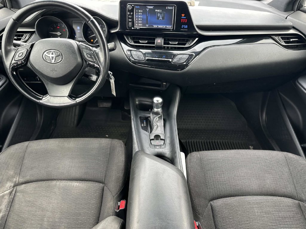 Used 2018 Toyota C-HR XLE FWD image 13