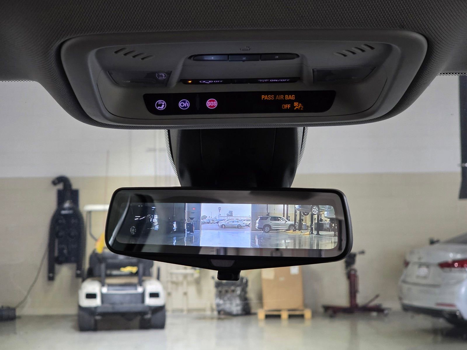 Used 2020 Chevrolet Traverse RS image 34