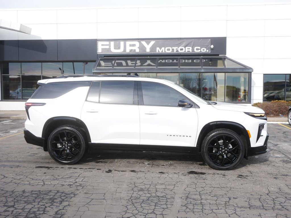 Certified 2025 Chevrolet Traverse RS w/ LPO, Floor Liner Package image 1