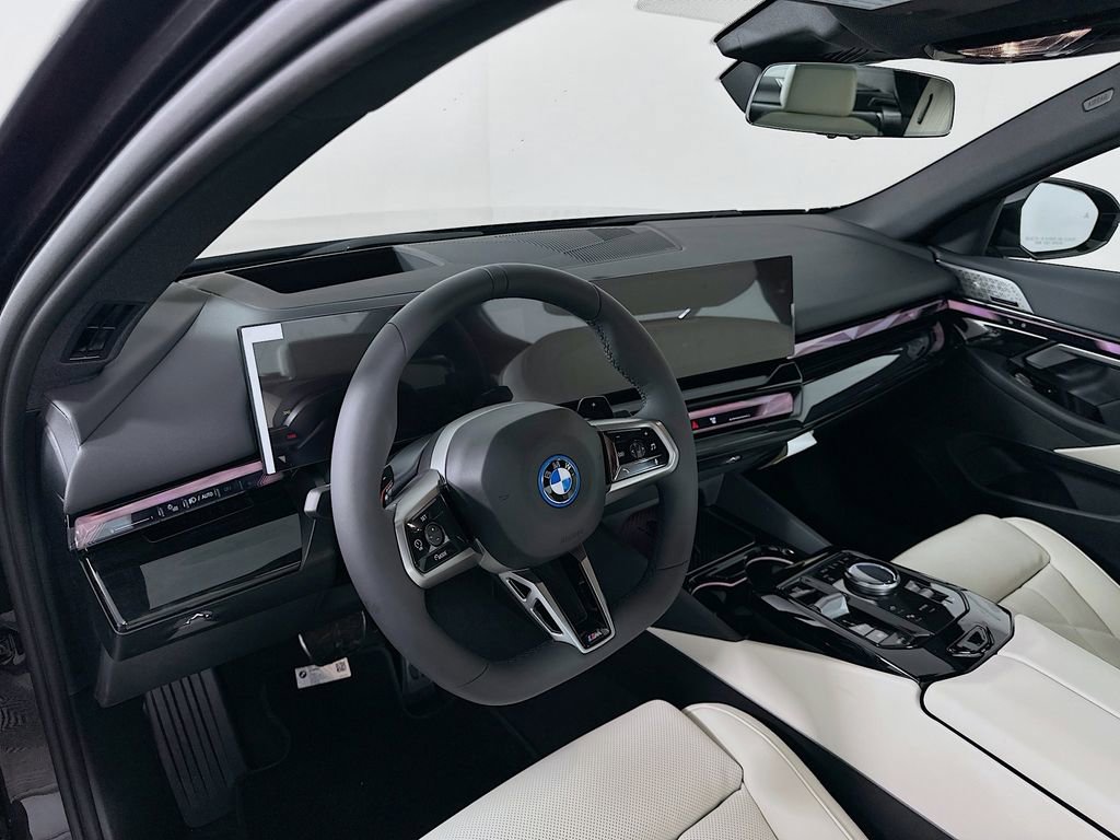Used 2026 BMW 550e xDrive AWD/4WD image 9