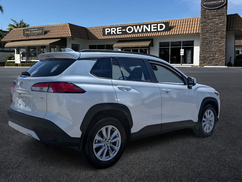 Used 2024 Toyota Corolla Cross LE w/ Moonroof Package image 7