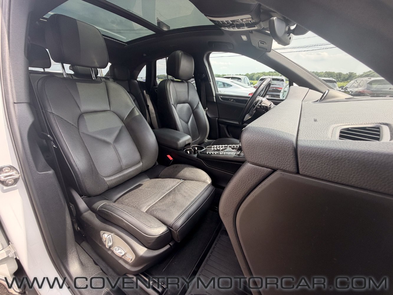 Used 2018 Porsche Macan Sport Edition AWD/4WD image 32
