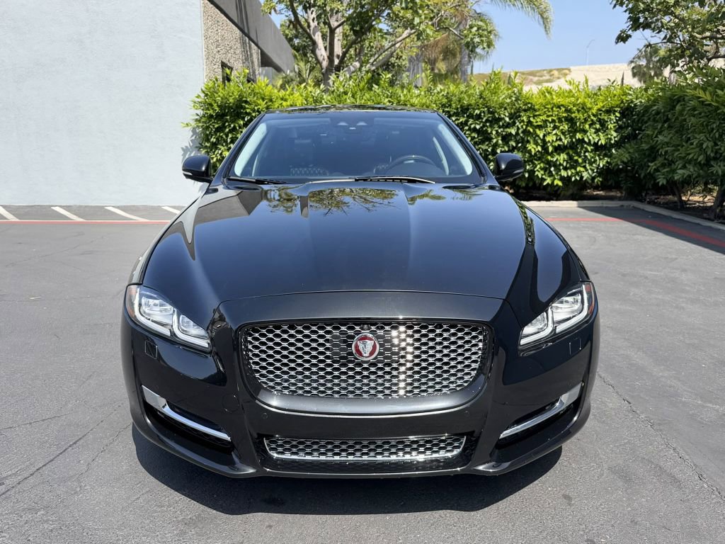 Used 2019 Jaguar XJ L Supercharged RWD image 3