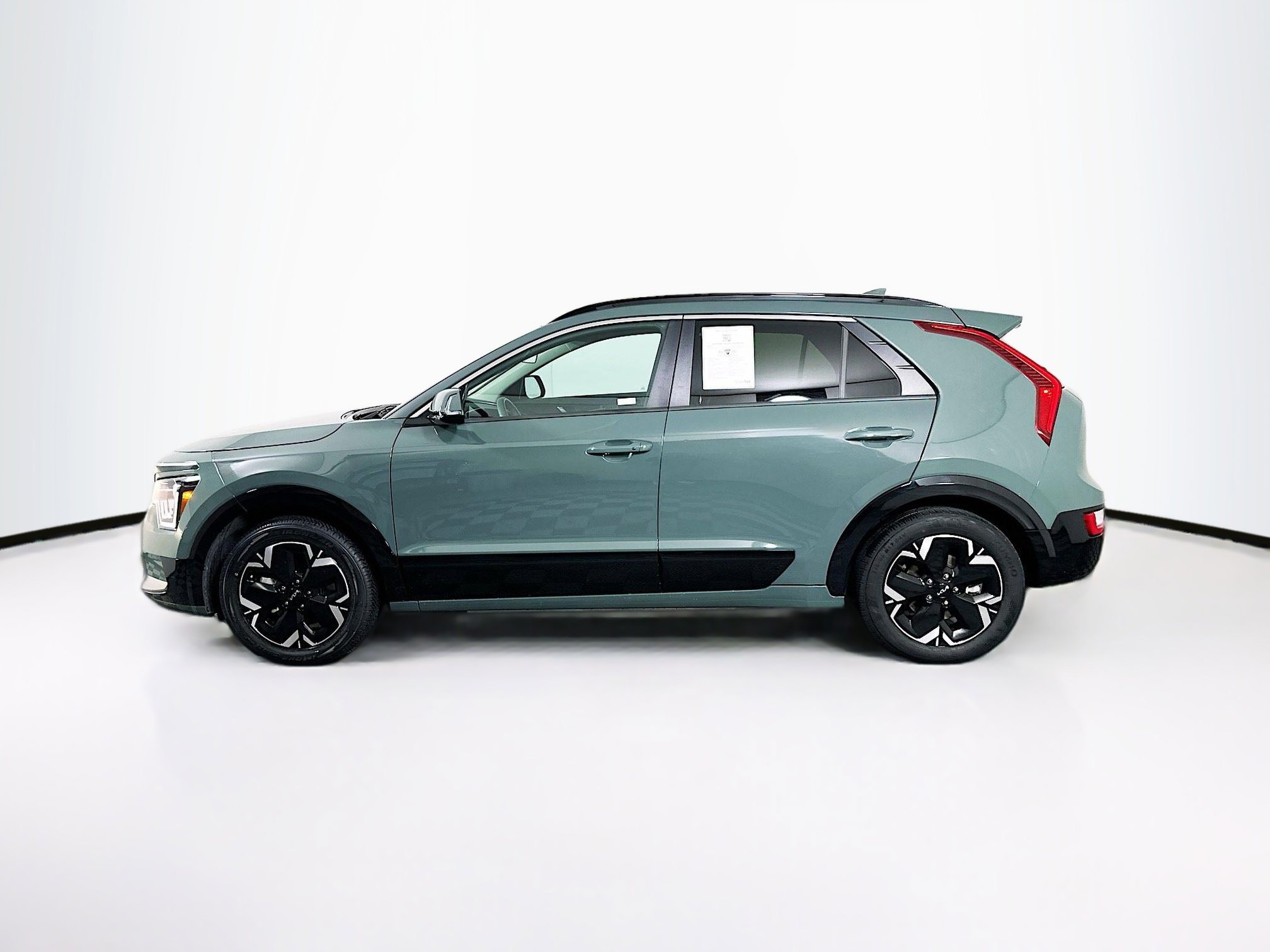 Used 2023 Kia Niro Wind w/ Wind Preserve Package FWD image 4