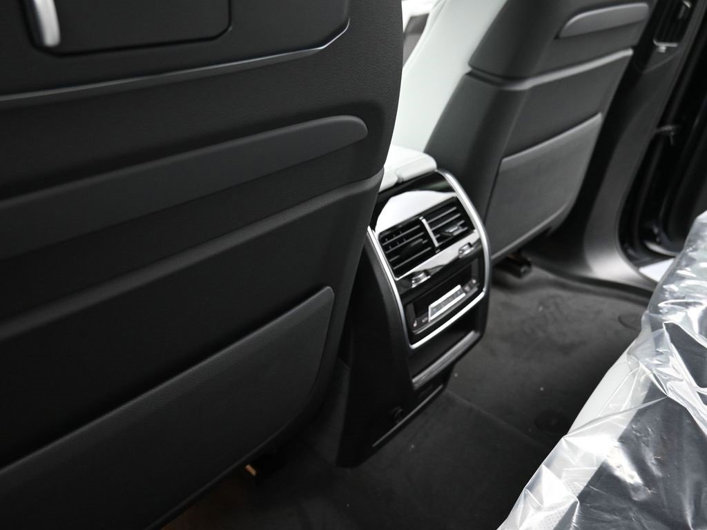 New 2026 BMW X5 M60i image 25