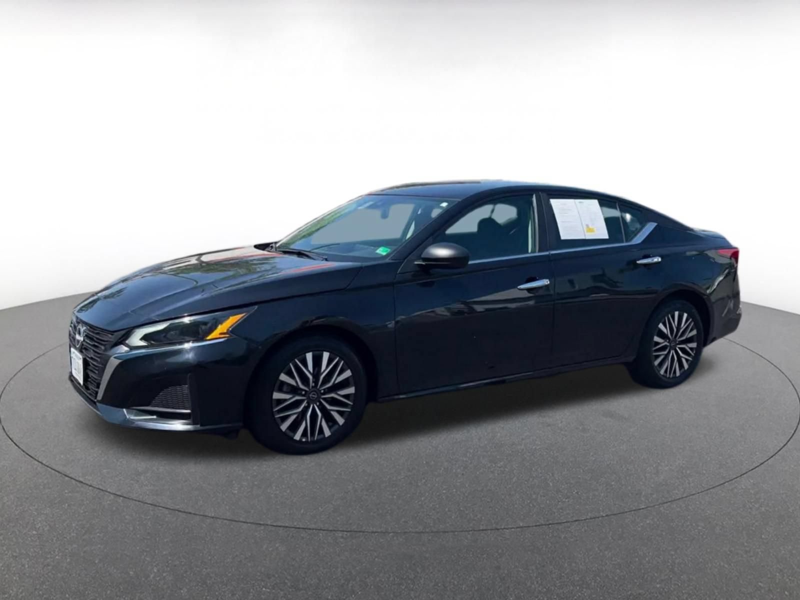 Used 2025 Nissan Altima 2.5 SV FWD image 8