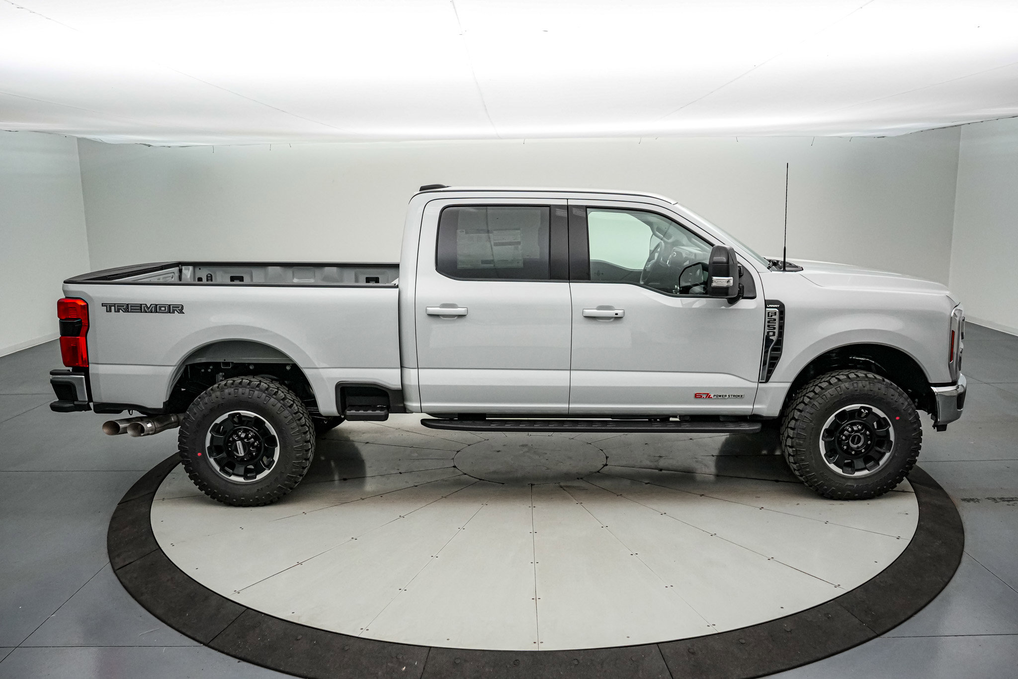 New 2026 Ford F250 Lariat w/ Tremor Off-Road Package image 3
