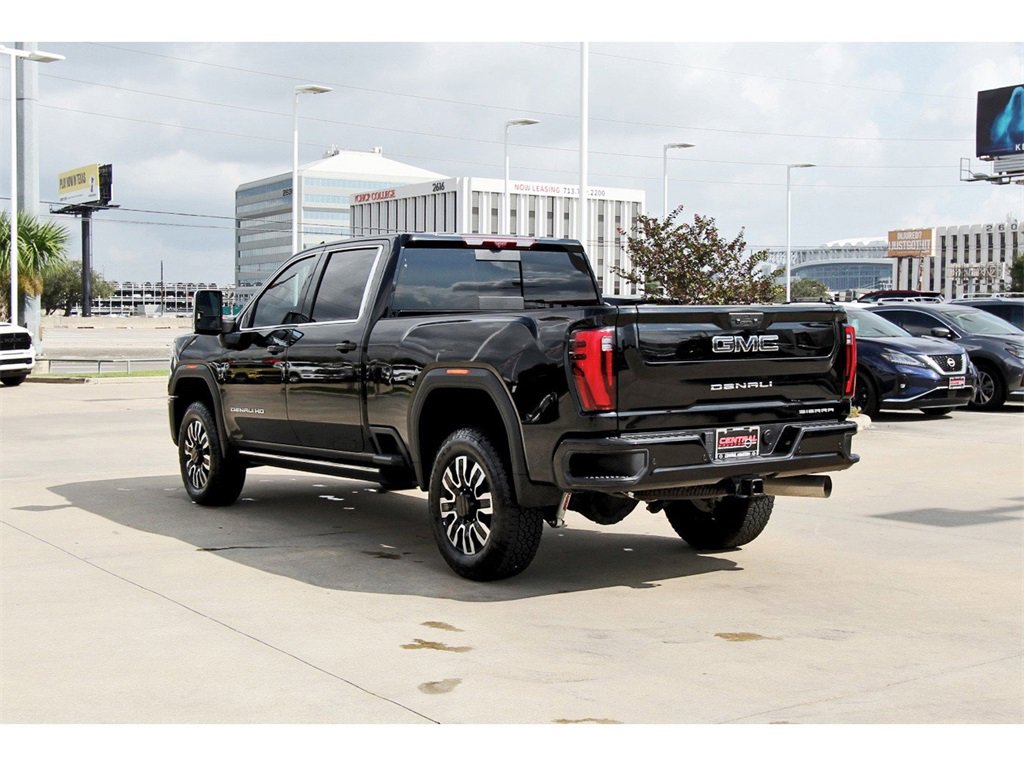Used 2025 GMC Sierra 3500 Denali Ultimate image 4