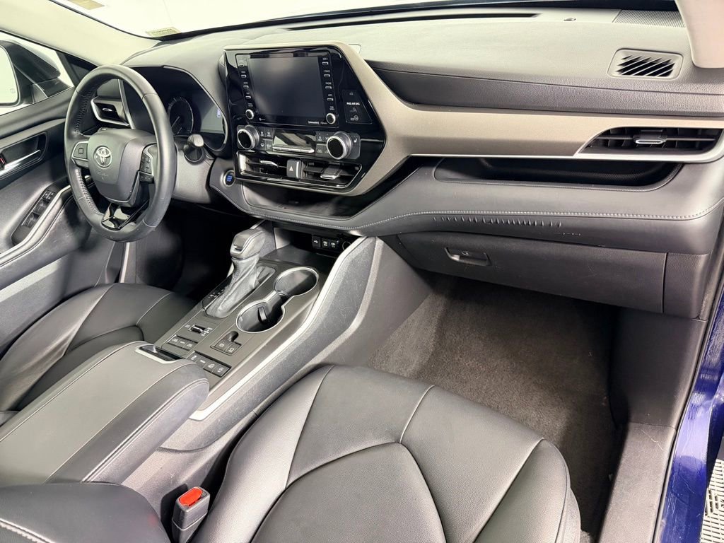 Used 2021 Toyota Highlander XLE image 32