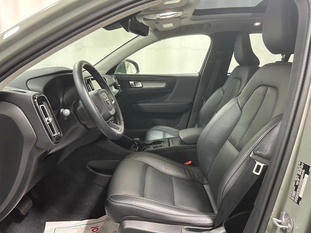 Certified 2025 Volvo XC40 B5 Core image 10
