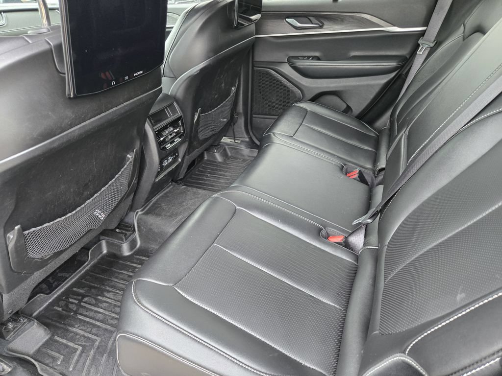 Used 2023 Jeep Grand Cherokee Limited w/ Luxury Tech Group II AWD/4WD image 23