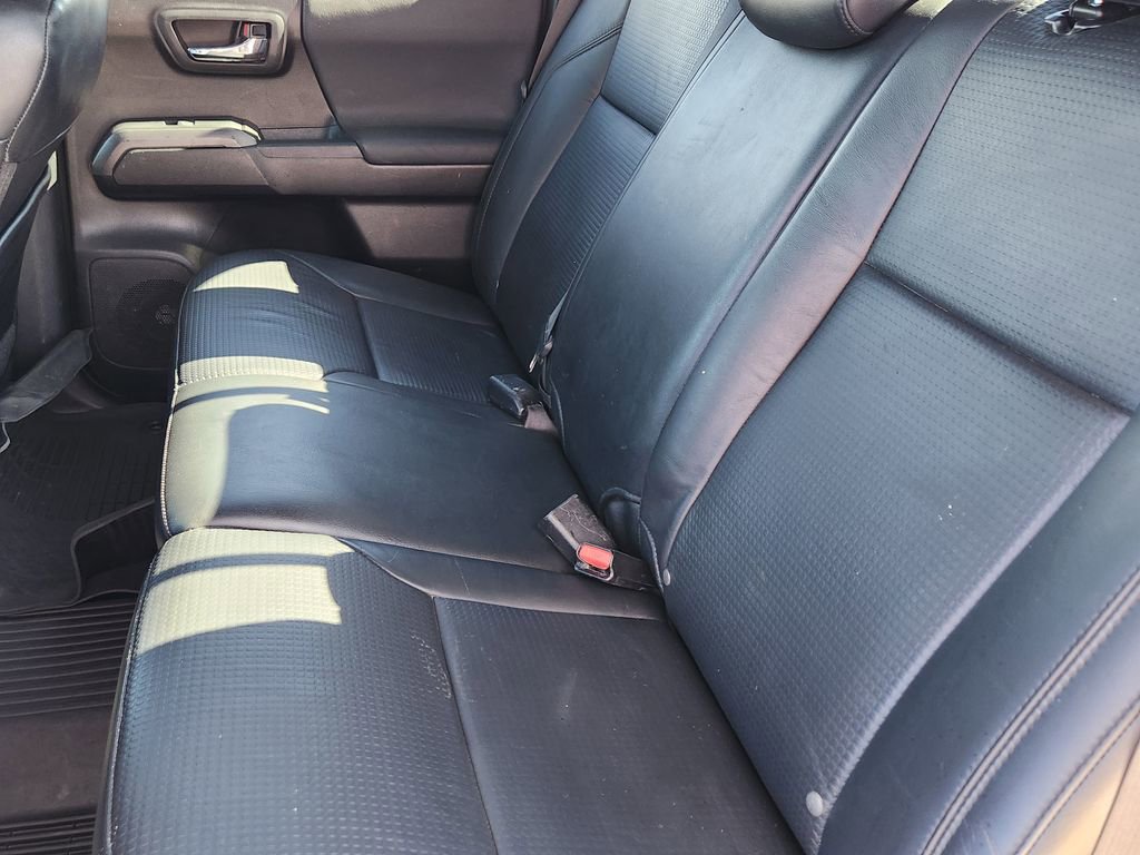 Used 2020 Toyota Tacoma TRD Sport w/ TRD Premium Sport Package AWD/4WD image 19