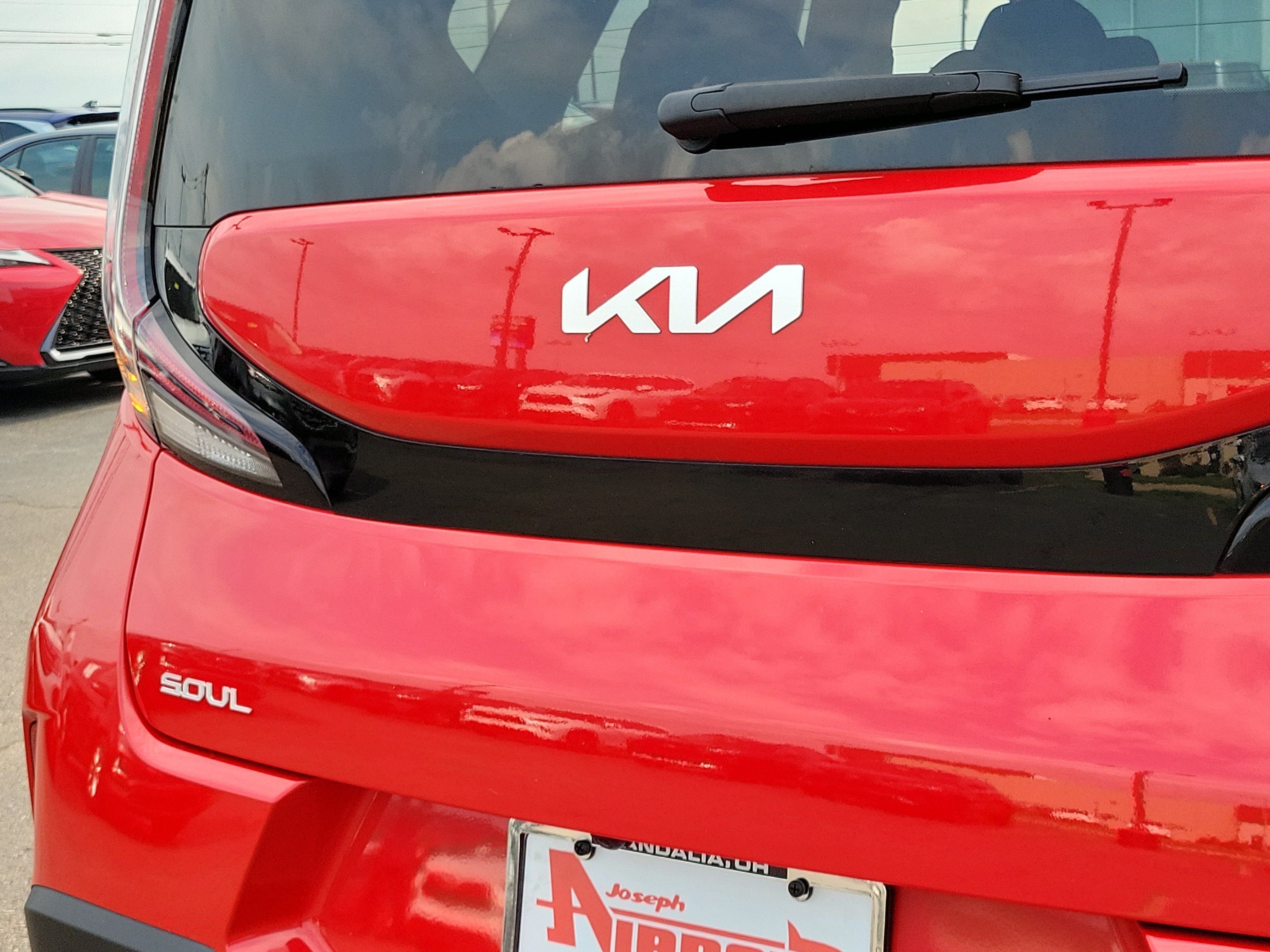 Used 2025 Kia Soul LX FWD image 7
