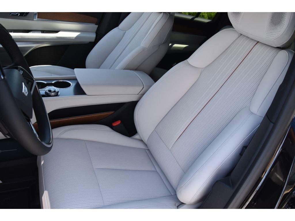 New 2026 Cadillac Vistiq Sport image 12