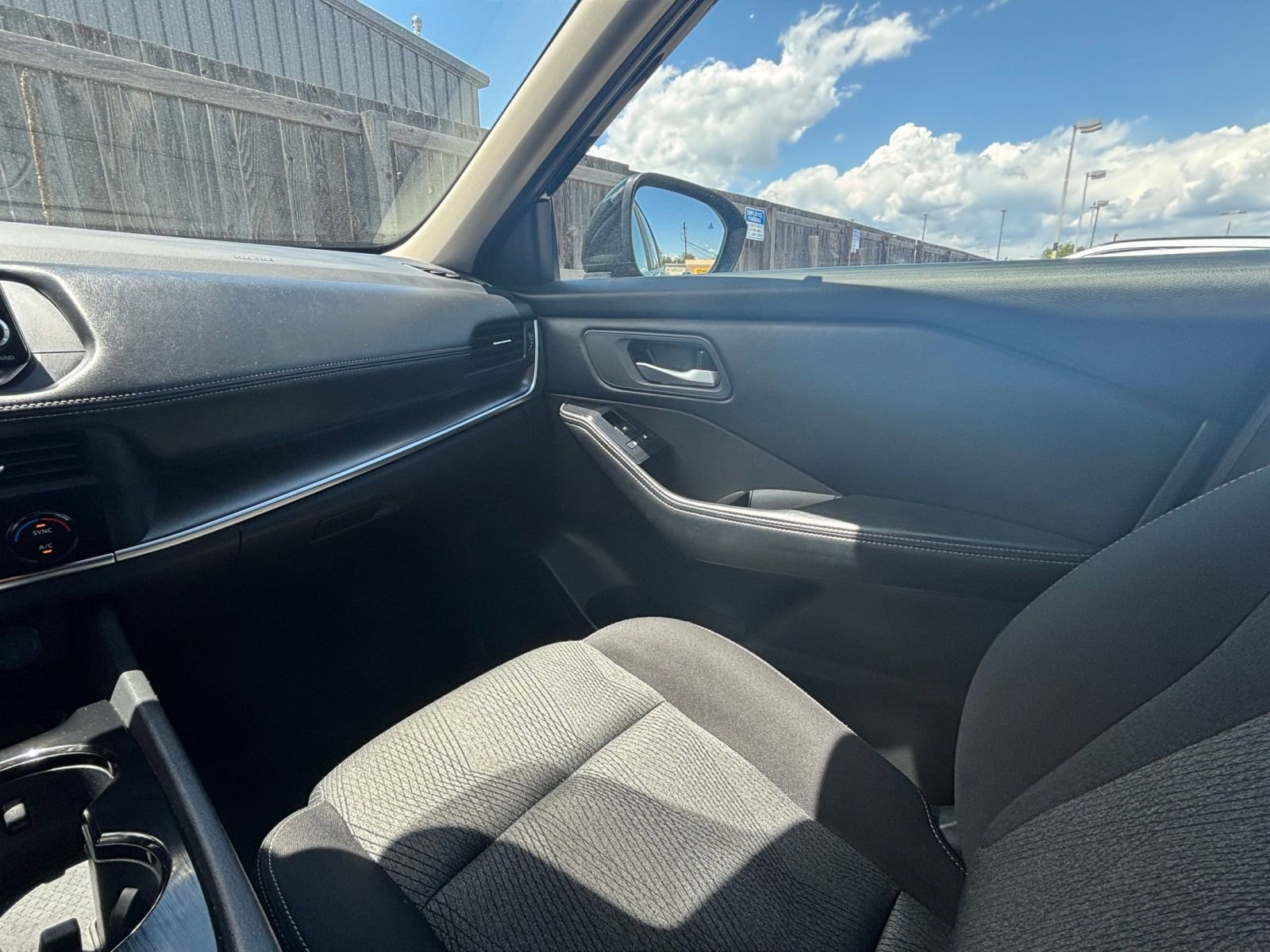 Used 2025 Nissan Rogue SV AWD/4WD image 34