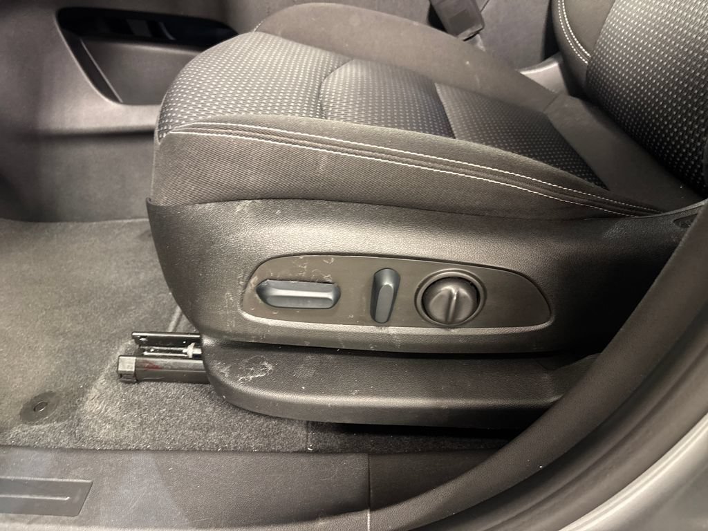 Used 2023 GMC Terrain SLE w/ Driver Convenience Package FWD image 26
