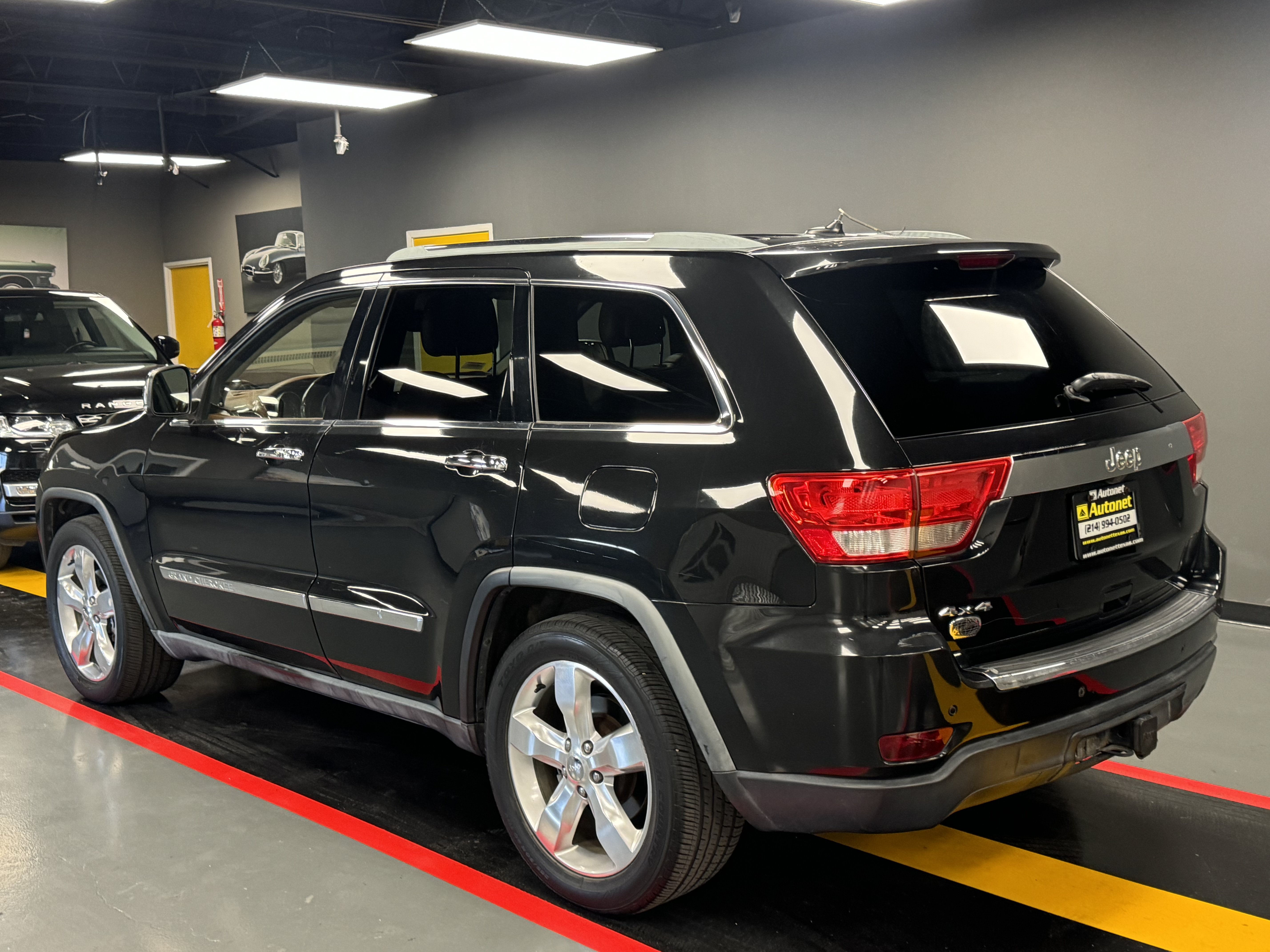 Used 2011 Jeep Grand Cherokee Overland Summit AWD/4WD image 4