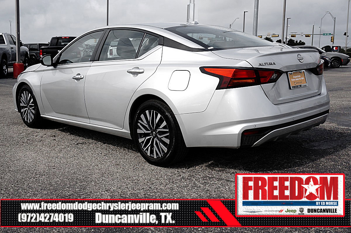 Used 2024 Nissan Altima 2.5 SV FWD image 3