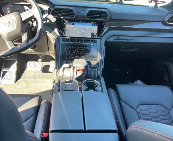 Used 2024 Lamborghini Urus S image 3