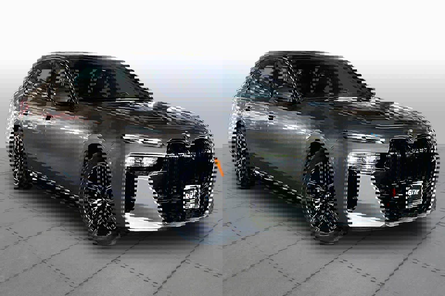 Used 2023 BMW i7 xDrive60 w/ Parking Assistance Package AWD/4WD image 2