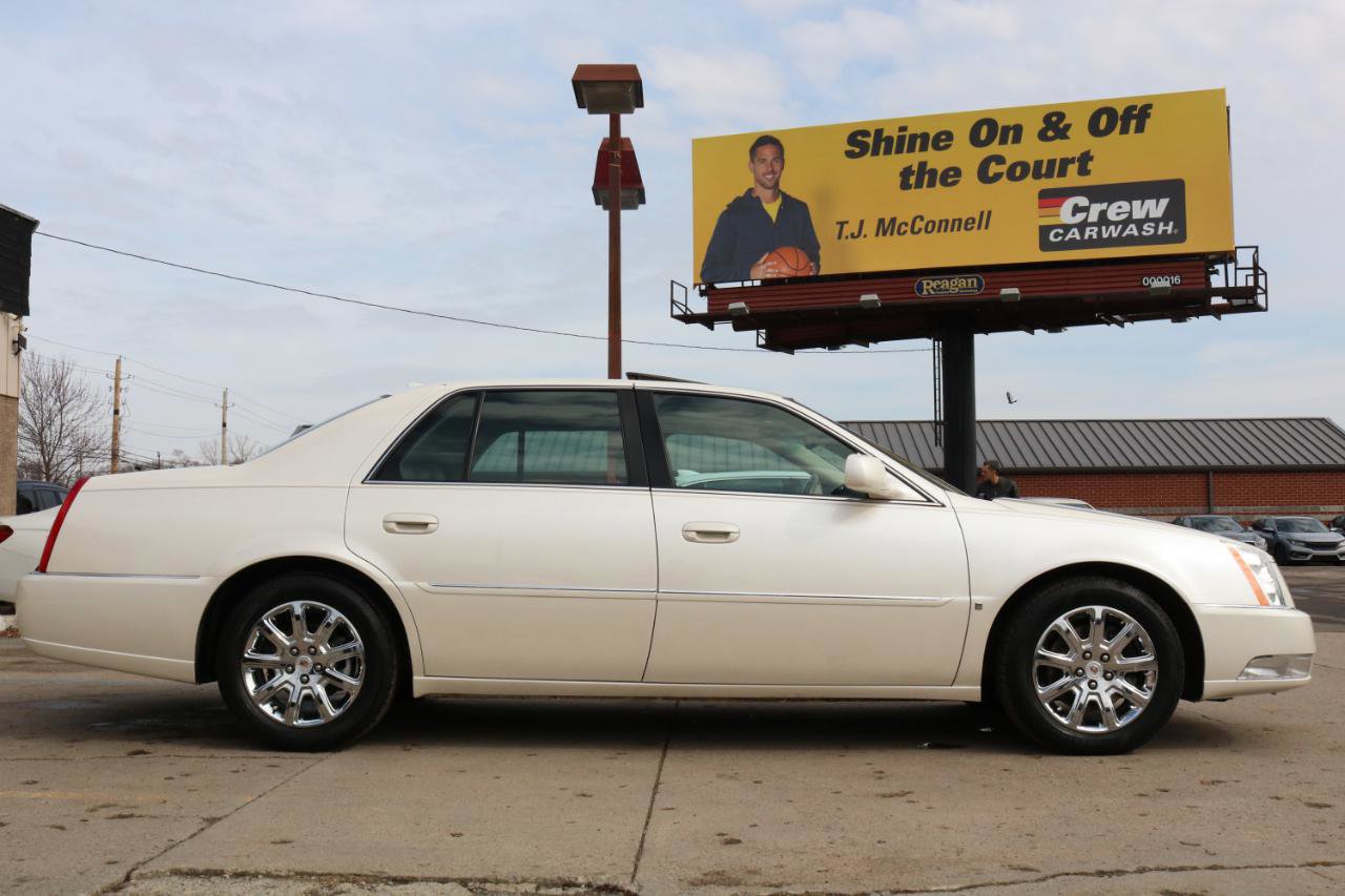Used 2009 Cadillac DTS w/ Sun And Sound Package image 8